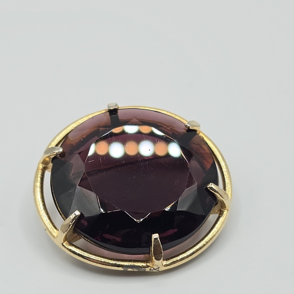 Vintage Purple Amethyst Colored Glass MCM 1.5" Faceted Circle Brooch, Unsigned - Picture 10 of 13